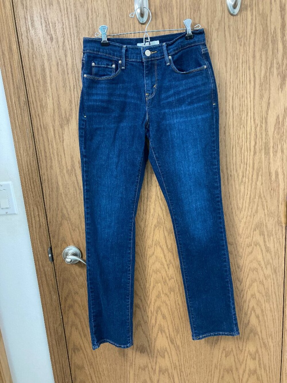 Levi Strauss 505 Stright Leg Med Dark Wash Blue Jeans - 2